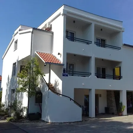 In With Balcony, Wifi