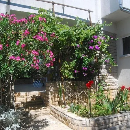 In With Balcony, Wifi Guest house *